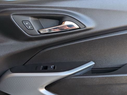 Used 2025 Chevrolet Trax LS image 34