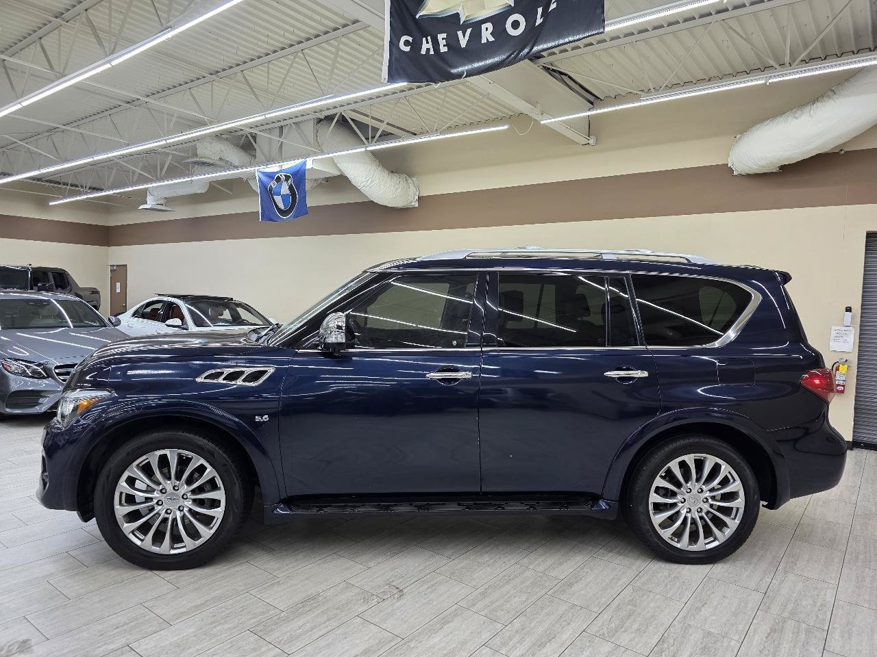 Used 2015 INFINITI QX80 4WD w/ Deluxe Technology Package image 10