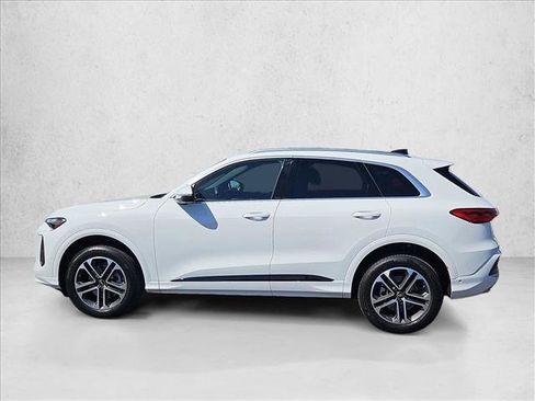 Certified 2025 Audi Q5 Premium w/ Convenience Package AWD/4WD image 9