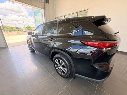 Used 2023 Toyota Highlander XLE