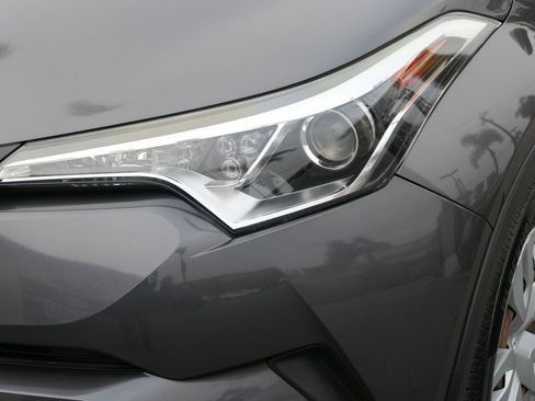 Used 2019 Toyota C-HR LE image 9