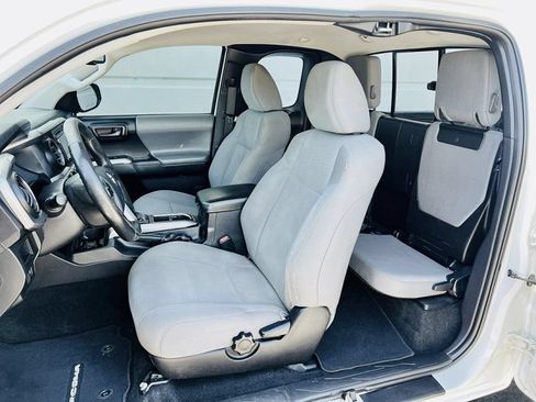 Used 2019 Toyota Tacoma SR5 AWD/4WD image 7