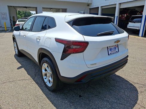 Certified 2024 Chevrolet Trax LS w/ LS Convenience Package FWD image 22