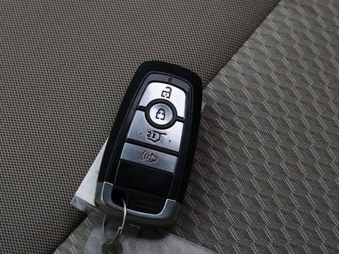 Used 2022 Ford Explorer XLT image 33