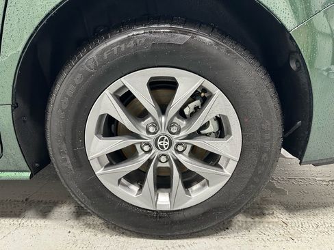 Used 2025 Toyota Sienna XLE image 69