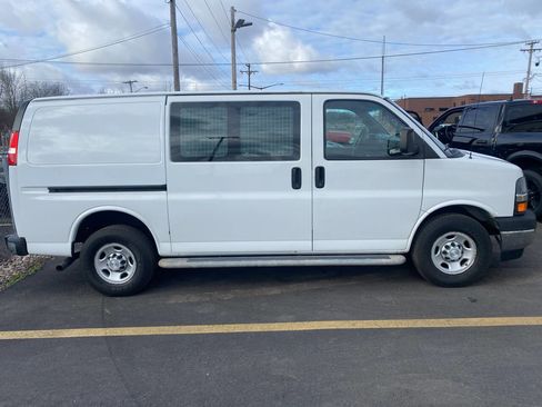 Used 2018 Chevrolet Express 2500 w/ Driver Convenience Package image 5