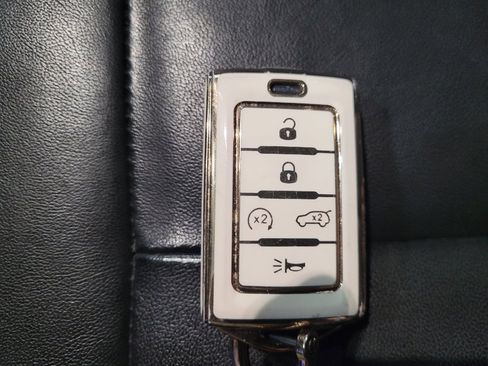 Used 2022 Jeep Grand Cherokee Limited 4xe image 32