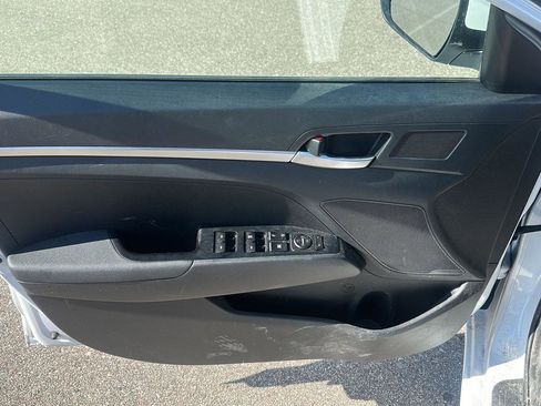 Used 2020 Hyundai Elantra SE w/ Cargo Package (C1) image 9