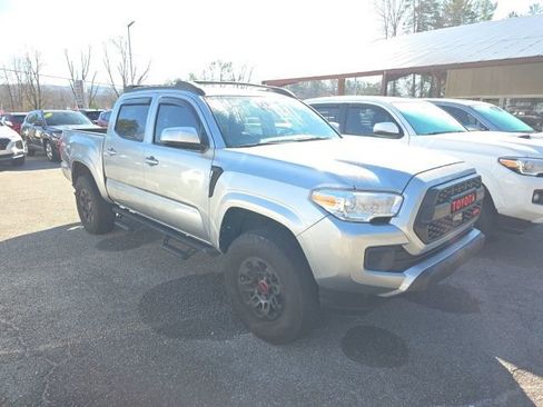 Used 2022 Toyota Tacoma SR image 2