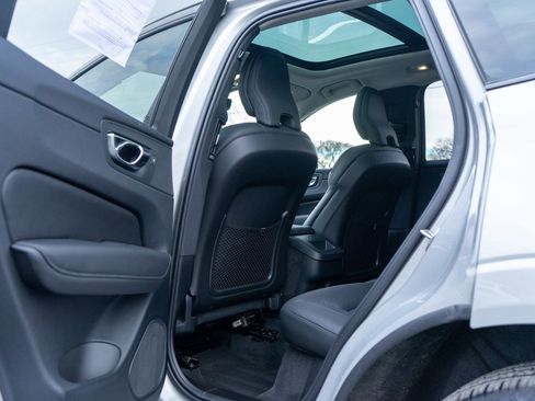 Used 2025 Volvo XC60 B5 Plus image 29