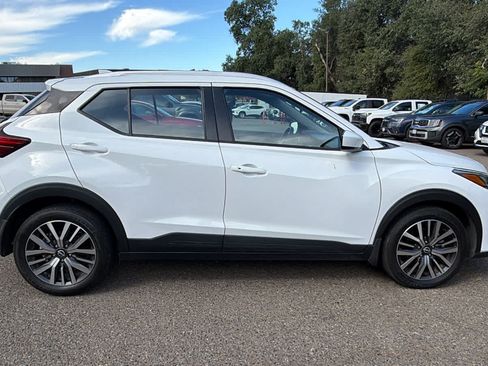 Used 2023 Nissan Kicks SV FWD image 4