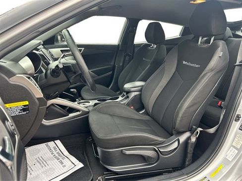 Used 2017 Hyundai Veloster FWD image 37