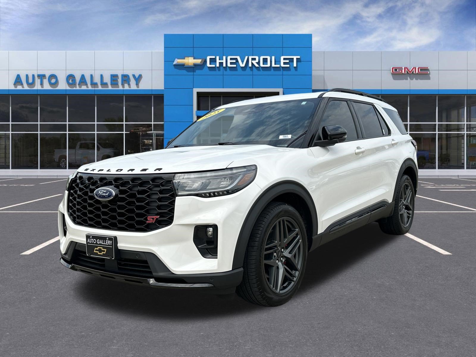 Used 2025 Ford Explorer ST AWD/4WD image 1