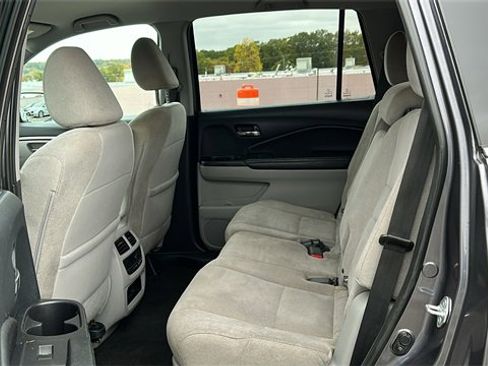 Used 2021 Honda Pilot EX image 23