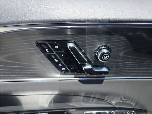 Used 2025 Cadillac Lyriq Luxury w/ LPO, Floor Liner Package AWD/4WD image 21