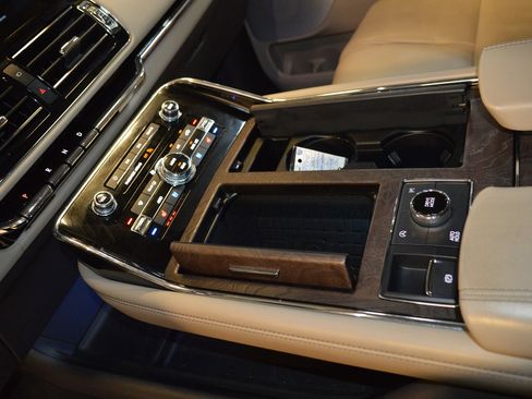 Used 2023 Lincoln Navigator L Reserve image 21