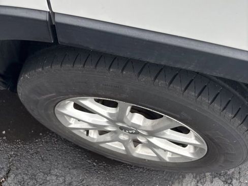 Used 2016 Jeep Cherokee Latitude w/ Cold Weather Group image 8