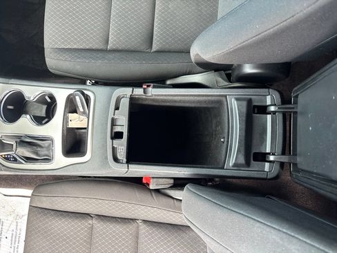 Used 2019 Jeep Grand Cherokee Laredo AWD/4WD image 15