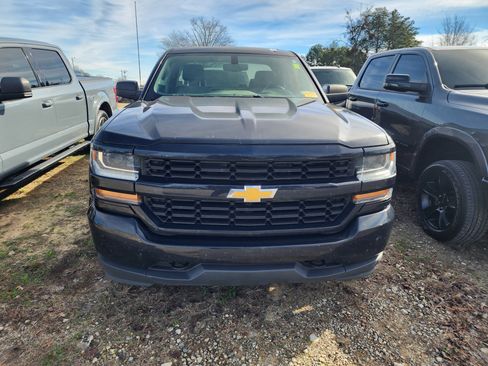 Used 2019 Chevrolet Silverado 1500 Custom w/ Custom Convenience Package image 2