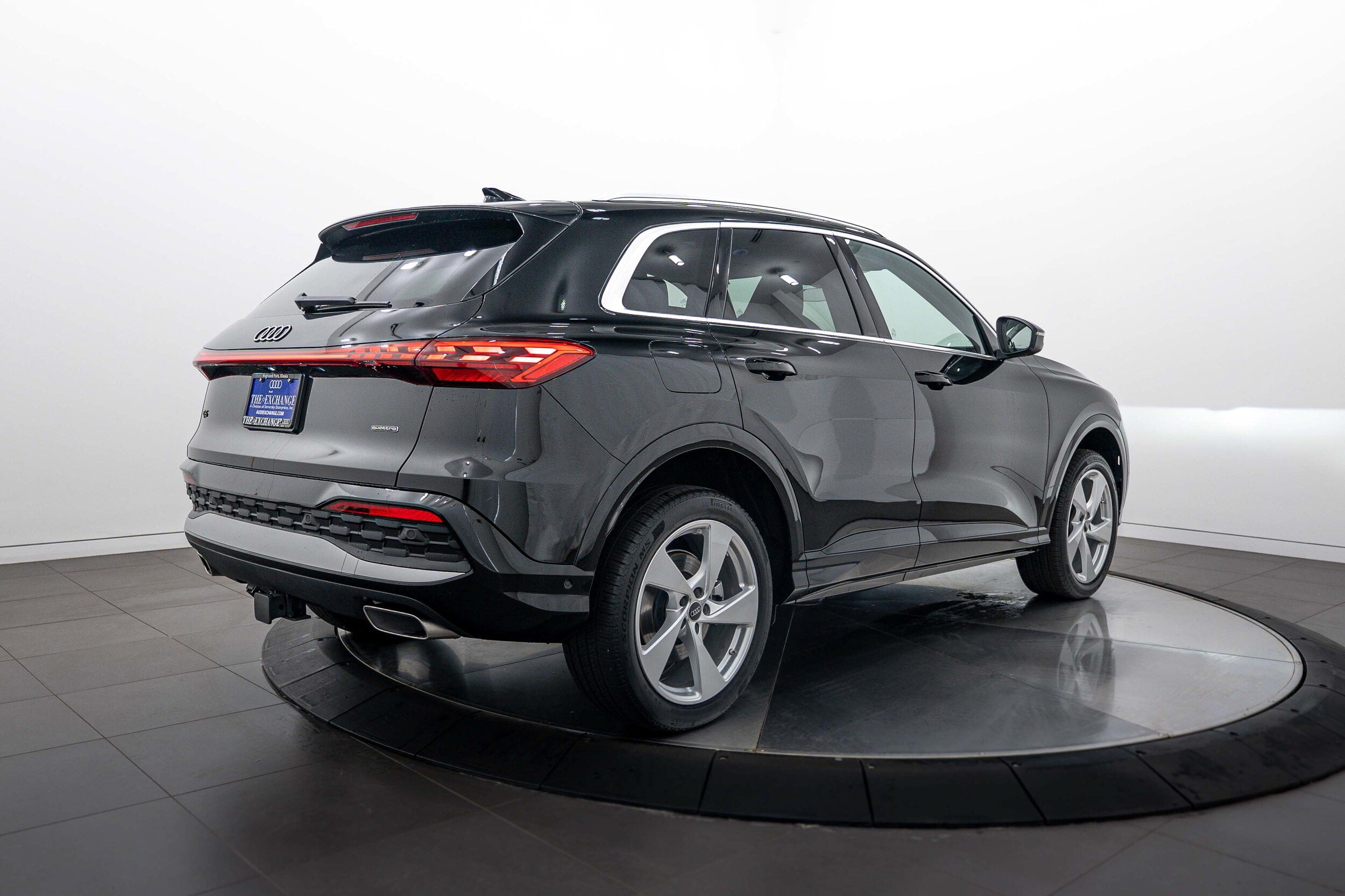 Used 2025 Audi Q5 Premium Plus AWD/4WD image 4