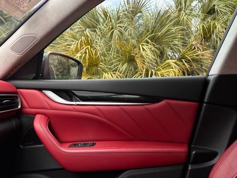 Used 2023 Maserati Levante Modena image 21
