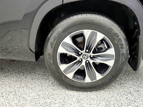 Used 2021 Toyota Highlander XLE image 9