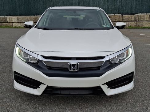 Used 2018 Honda Civic EX image 2