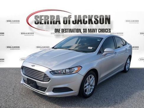 Used 2014 Ford Fusion SE FWD image 3