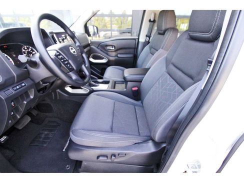 Used 2025 Nissan Frontier SV RWD image 12