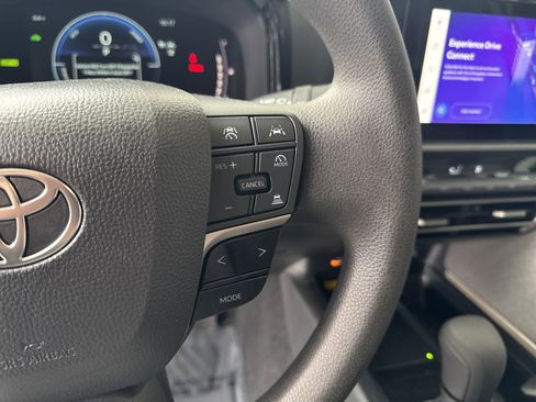 Used 2025 Toyota Camry LE image 19