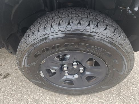 Used 2023 Jeep Wrangler Sport image 38