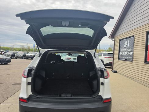 Used 2019 Jeep Cherokee Latitude w/ Cold Weather Group AWD/4WD image 17