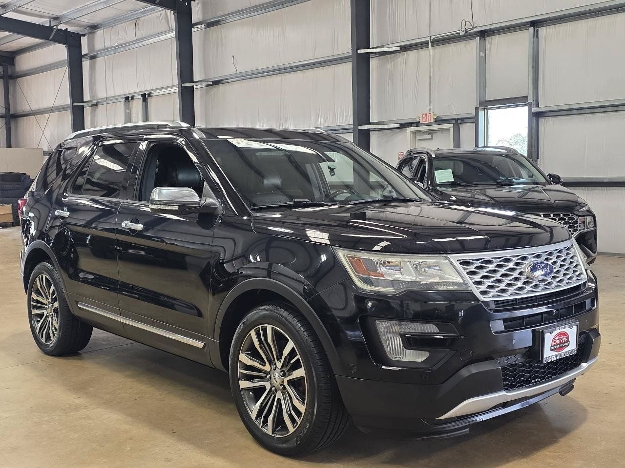 Used 2017 Ford Explorer Platinum AWD/4WD image 3