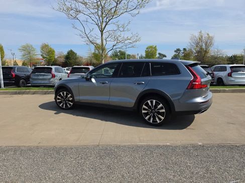 Used 2021 Volvo V60 T5 Cross Country w/ Climate Package AWD/4WD image 4