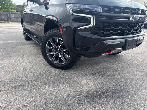 Used 2023 Chevrolet Suburban Z71 w/ Luxury Package AWD/4WD image 2