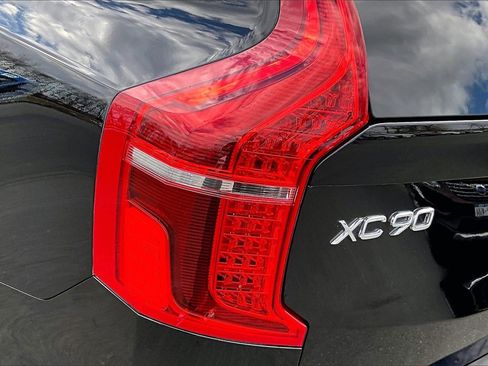 Certified 2023 Volvo XC90 B6 Plus image 22
