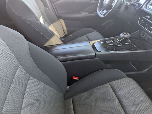 Certified 2025 Nissan Rogue SV image 12