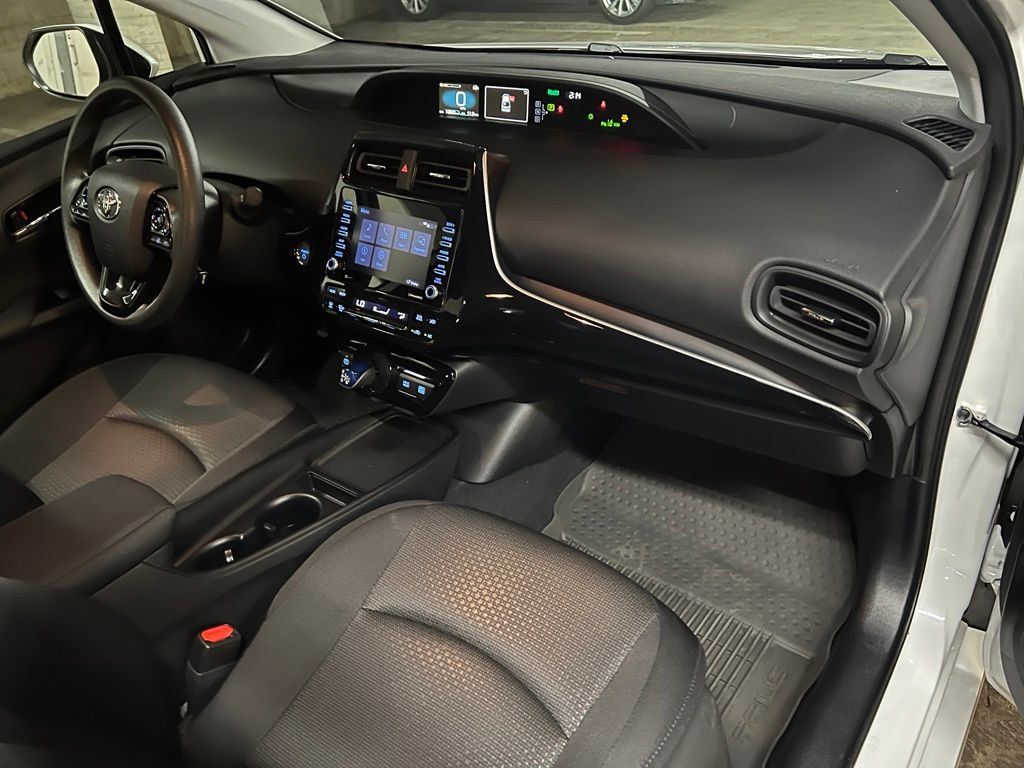Certified 2022 Toyota Prius LE FWD image 21