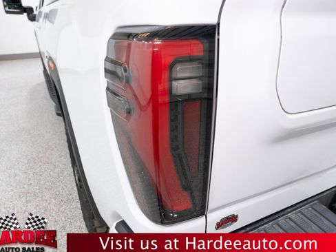 Used 2024 GMC Sierra 2500 AT4 w/ Technology Package image 9