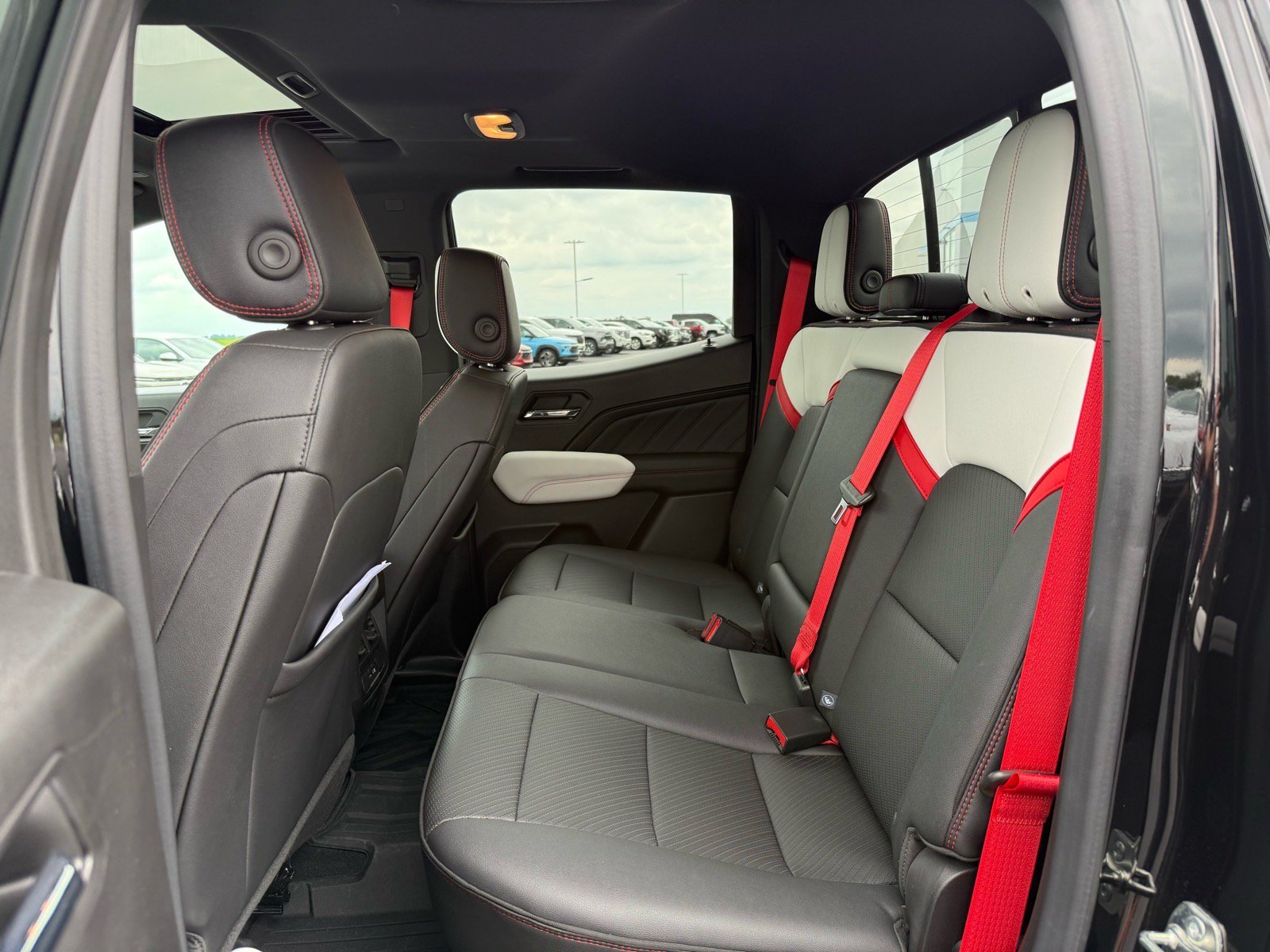 Used 2024 GMC Canyon AT4X w/ AT4X AEV Edition AWD/4WD image 19