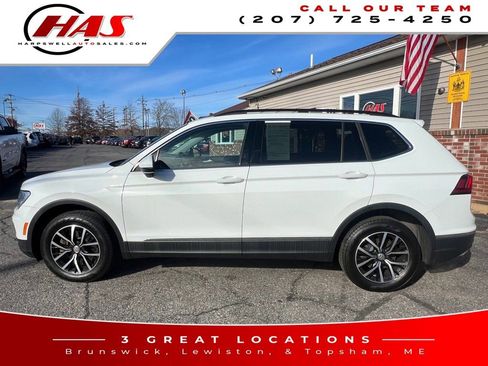 Used 2021 Volkswagen Tiguan SE w/ Panoramic Sunroof Package image 3