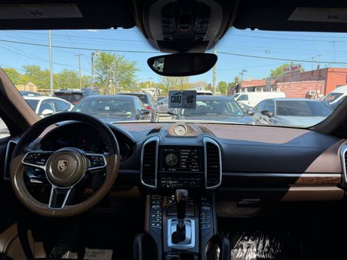 Used 2016 Porsche Cayenne AWD/4WD image 34