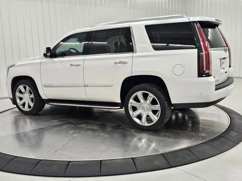 Used 2019 Cadillac Escalade Luxury AWD/4WD image 3