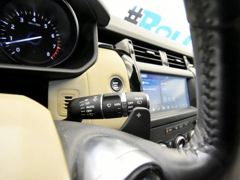 Used 2020 Land Rover Discovery SE AWD/4WD image 28