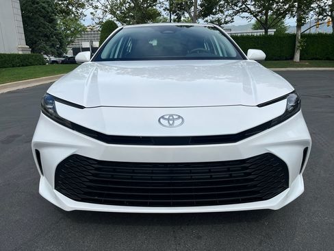 Used 2026 Toyota Camry LE FWD image 4