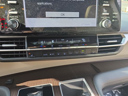 Used 2021 Toyota Sienna XLE image 26