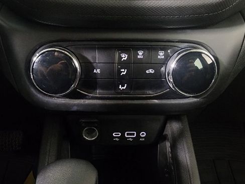 Used 2021 Chevrolet TrailBlazer LS image 21