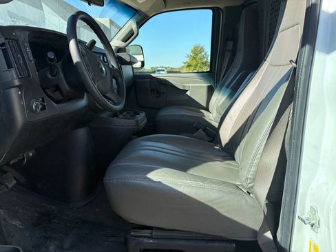 Used 2020 Chevrolet Express 2500 w/ Enhanced Convenience Package image 10