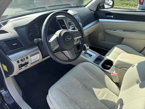 Used 2011 Subaru Outback 2.5i Premium AWD/4WD image 4