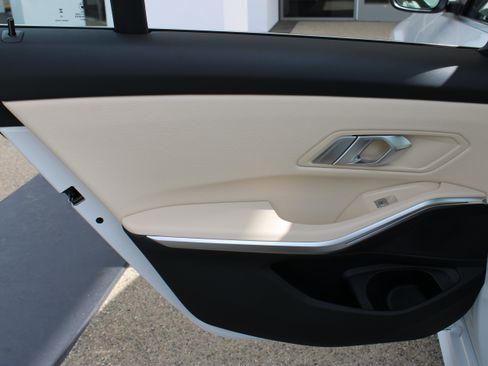 Used 2026 BMW 330i Sedan w/ Convenience Package RWD image 23